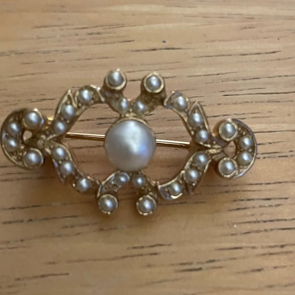 Vintage Arthur Pepper 1" Faux Pearl Gold Small Brooch Pin Art